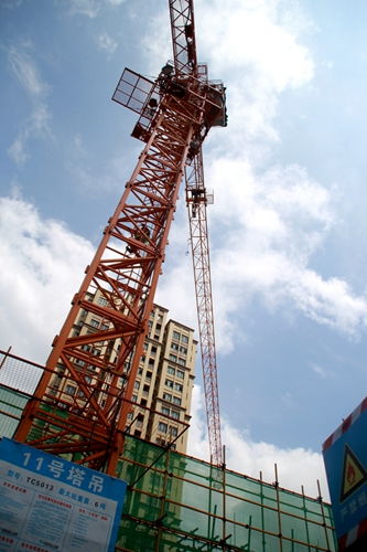 120米高空塔吊司機 三伏天也只敢喝半瓶水